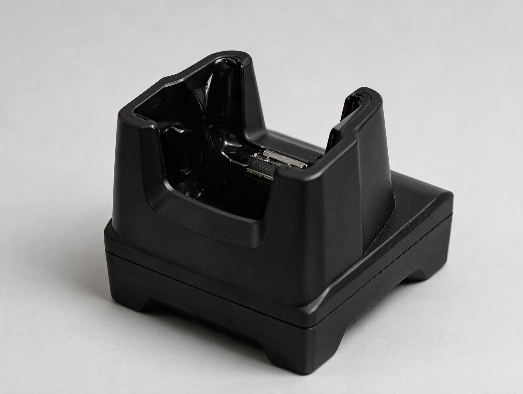 1-slot docking station for a Zebra RFD40 RFID reader on a workstation